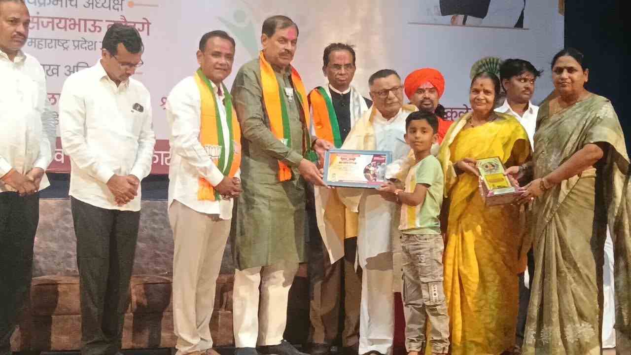 सेवासंकल्प अभियानांतर्गत वसमत येथील ज्येष्ठ पत्रकारांचा सन्मान